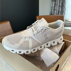 NEW ON CLOUD 5 | Women’s Sneaker | Size 9.5